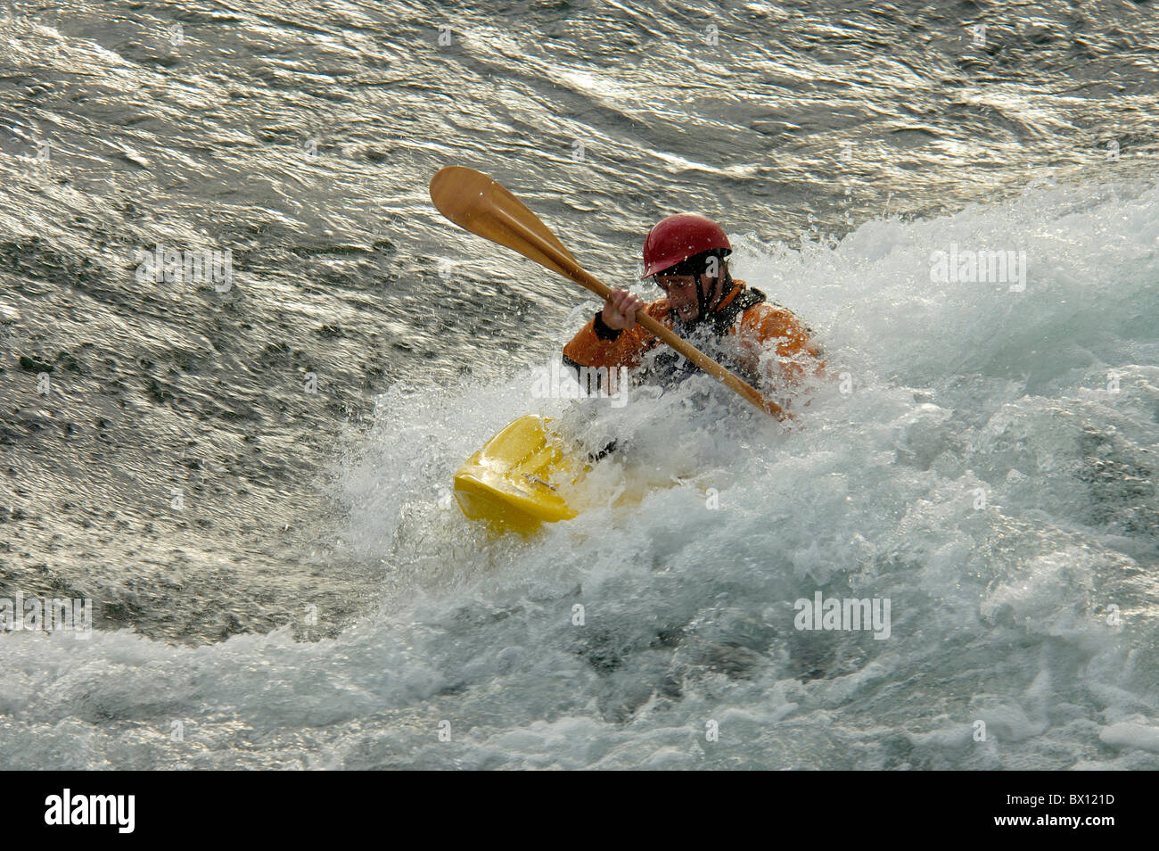 Kayak sul fiume Yukon Yukon Territory sport acqua di fiume sport e azione Nord America America Canada Foto Stock