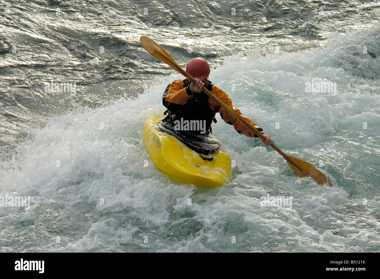 Kayak sul fiume Yukon Yukon Territory sport acqua di fiume sport e azione Nord America America Canada Foto Stock