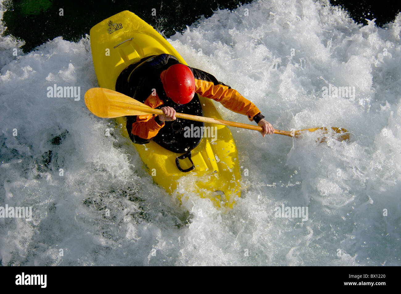 Kayak sul fiume Yukon Yukon Territory sport acqua di fiume sport e azione Nord America America Canada Foto Stock