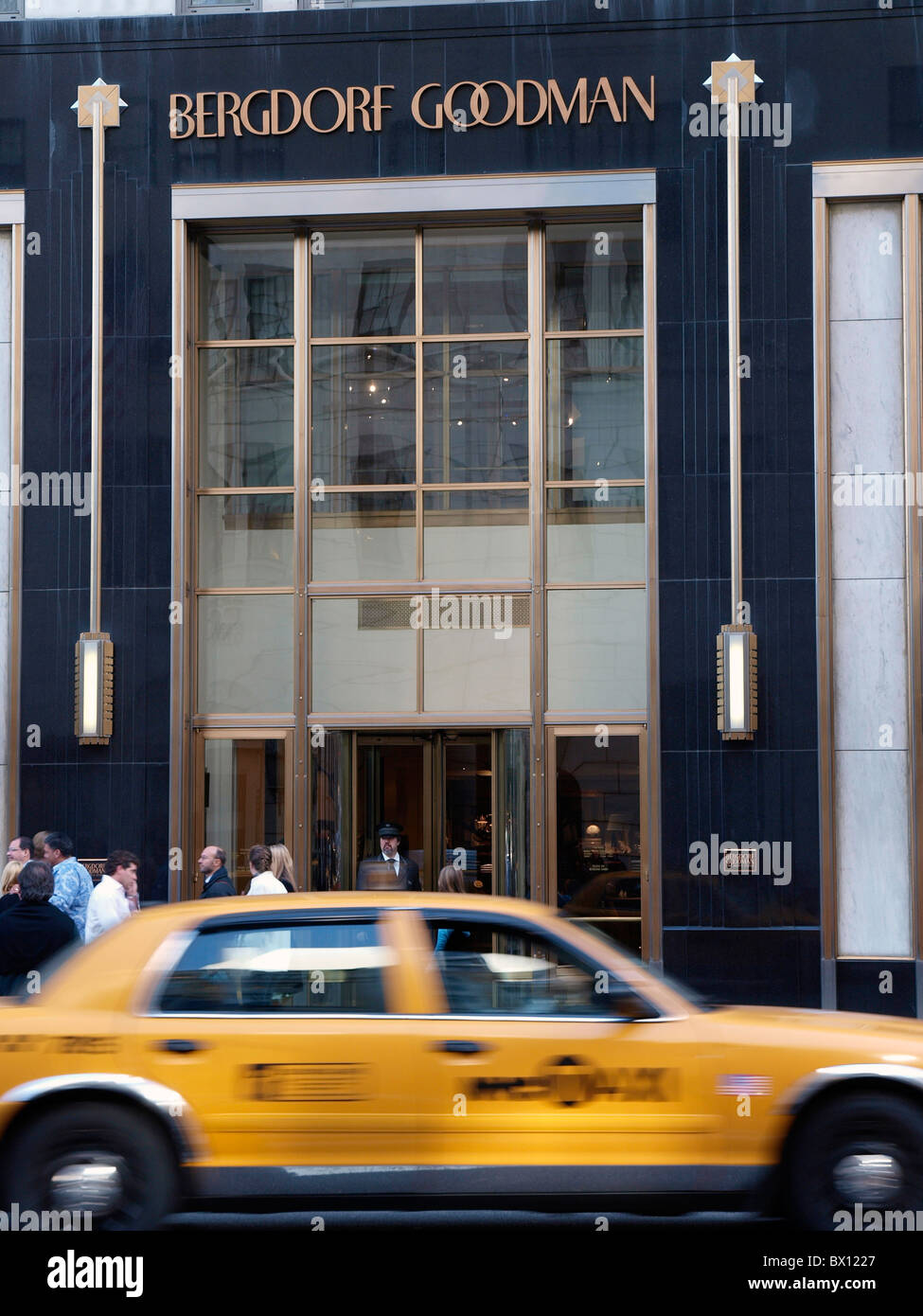 Bergdorf Goodman department store sulla Quinta Avenue di New York City STATI UNITI D'AMERICA Foto Stock