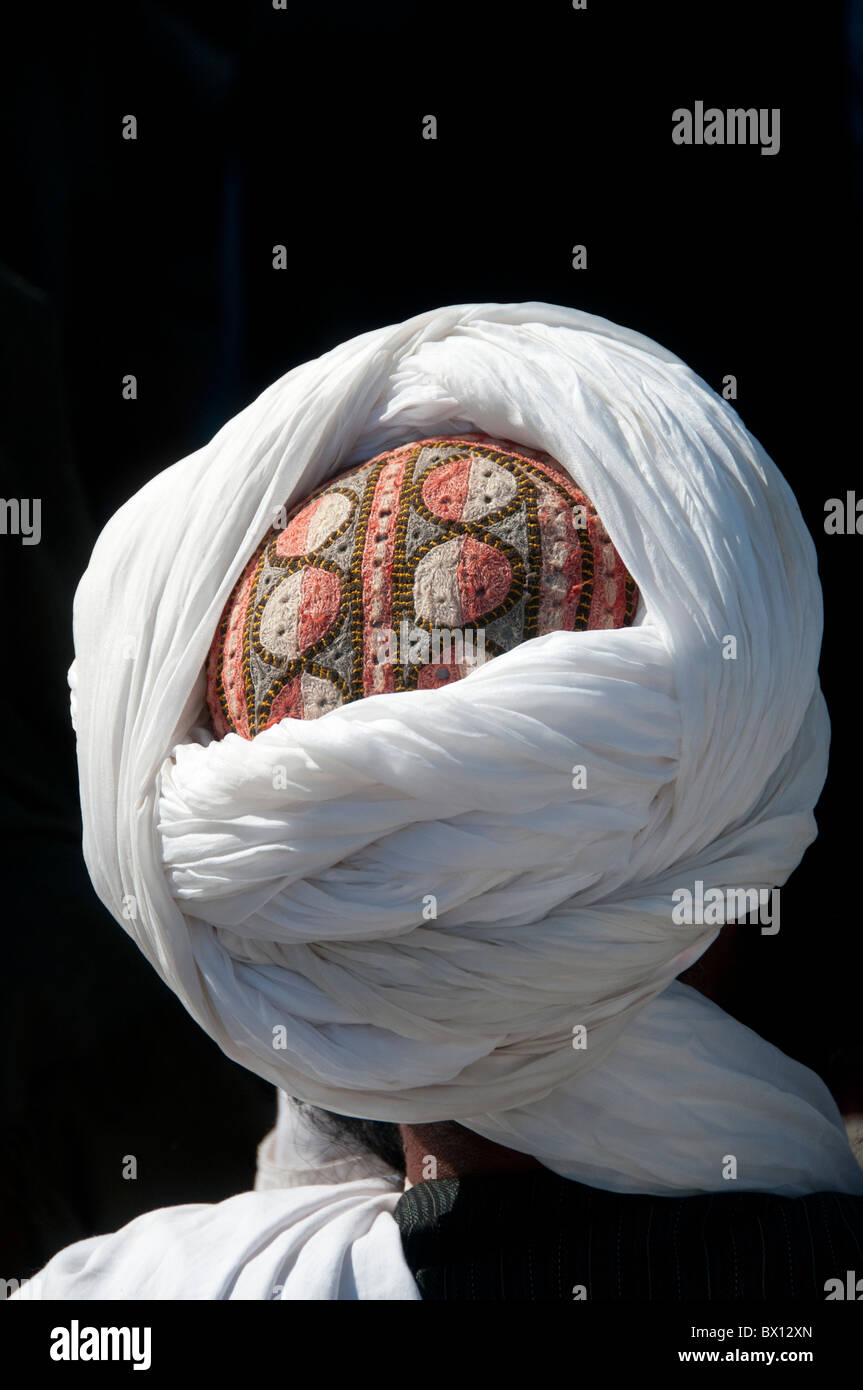 Turbante indossato da uomo in Helmand in Afghanistan Foto Stock