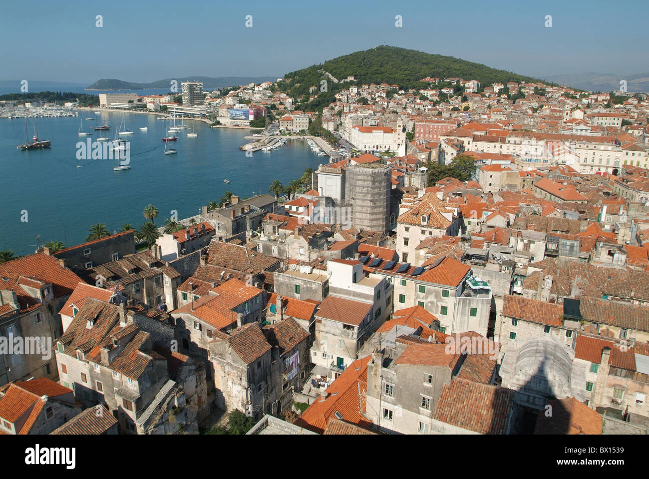 Spalato Città tetti panoramica mare Croazia Europa Dalmazia Adriatico Mare Mediterraneo Foto Stock