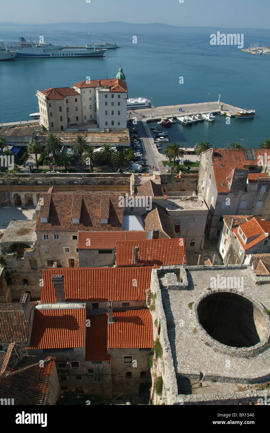 Spalato Città tetti panoramica mare Croazia Europa Dalmazia Adriatico Mare Mediterraneo Foto Stock