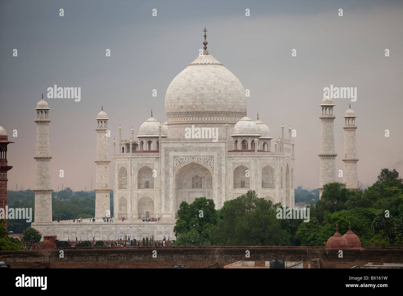 Taj Mahal monumento Agra India architettura Uttar mongolo bellezza panoramica old palace royal di marmo bianchi Foto Stock