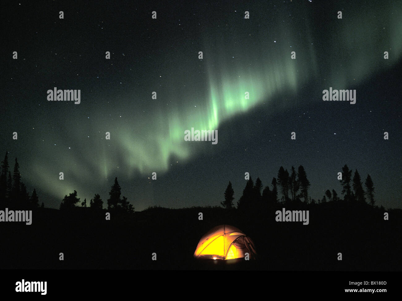 Aurora Boreale Nord America stelle trekking USA America del Nord America tende da campeggio cielo avventura notturna Foto Stock