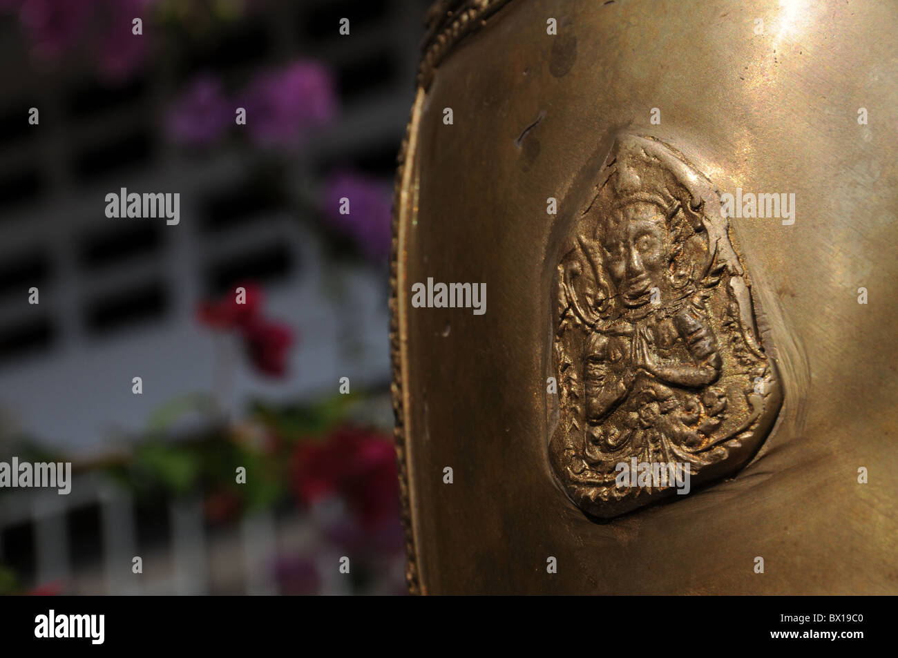 Timbro del Buddha su una campana Foto Stock