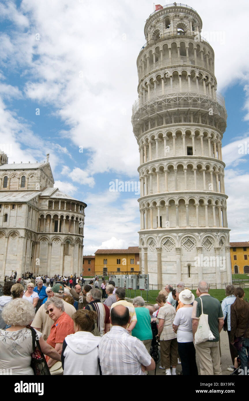 Torre pendente di pisa Italia italiano campanile landmark tower visitatori turistico turismo destinazione famosa Foto Stock