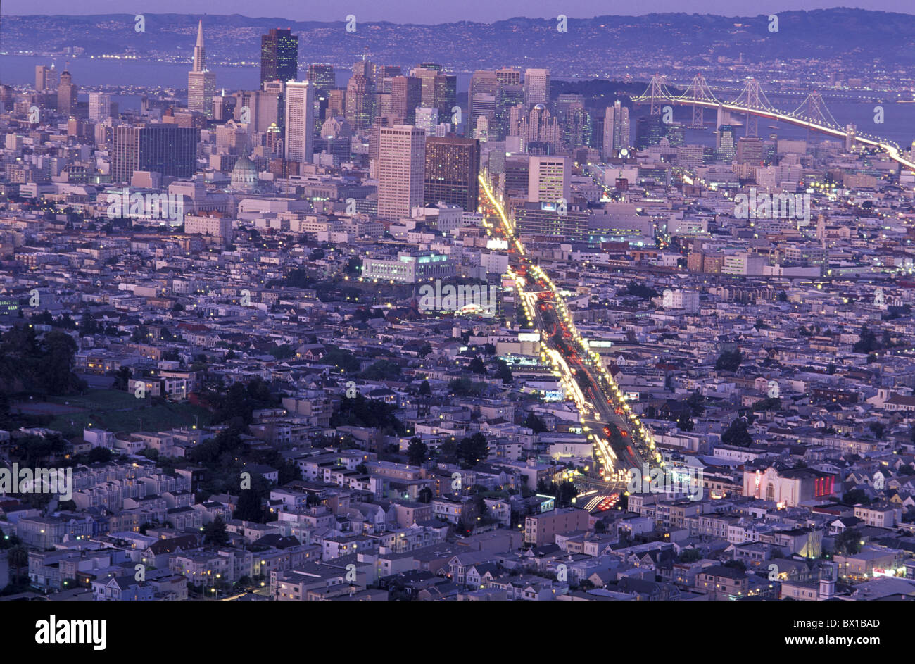 California San Francisco Stati Uniti America Stati Uniti vista da Twin Peaks Nord America panoramica di notte Foto Stock