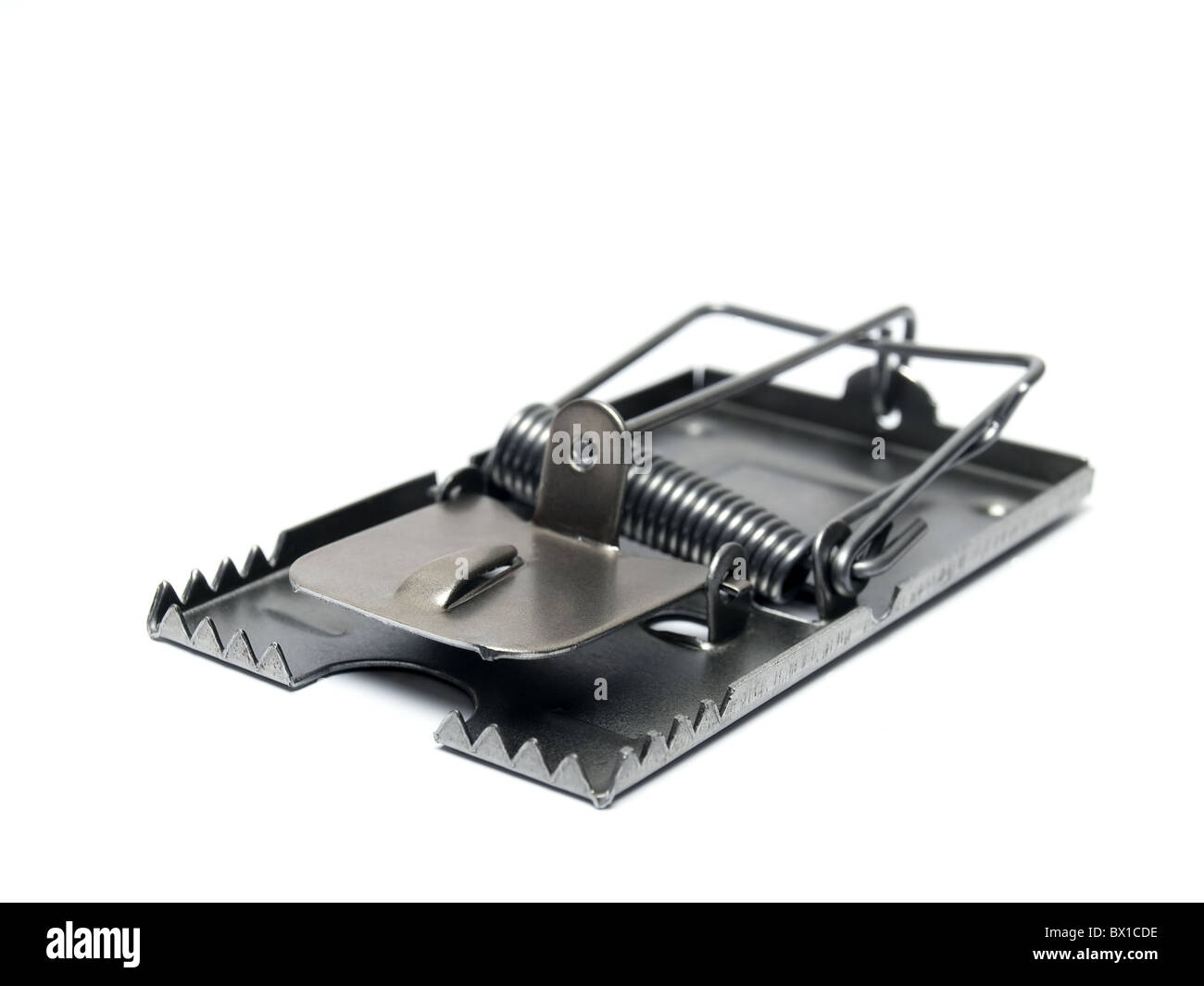 Mousetrap metallico su uno sfondo bianco. Foto Stock