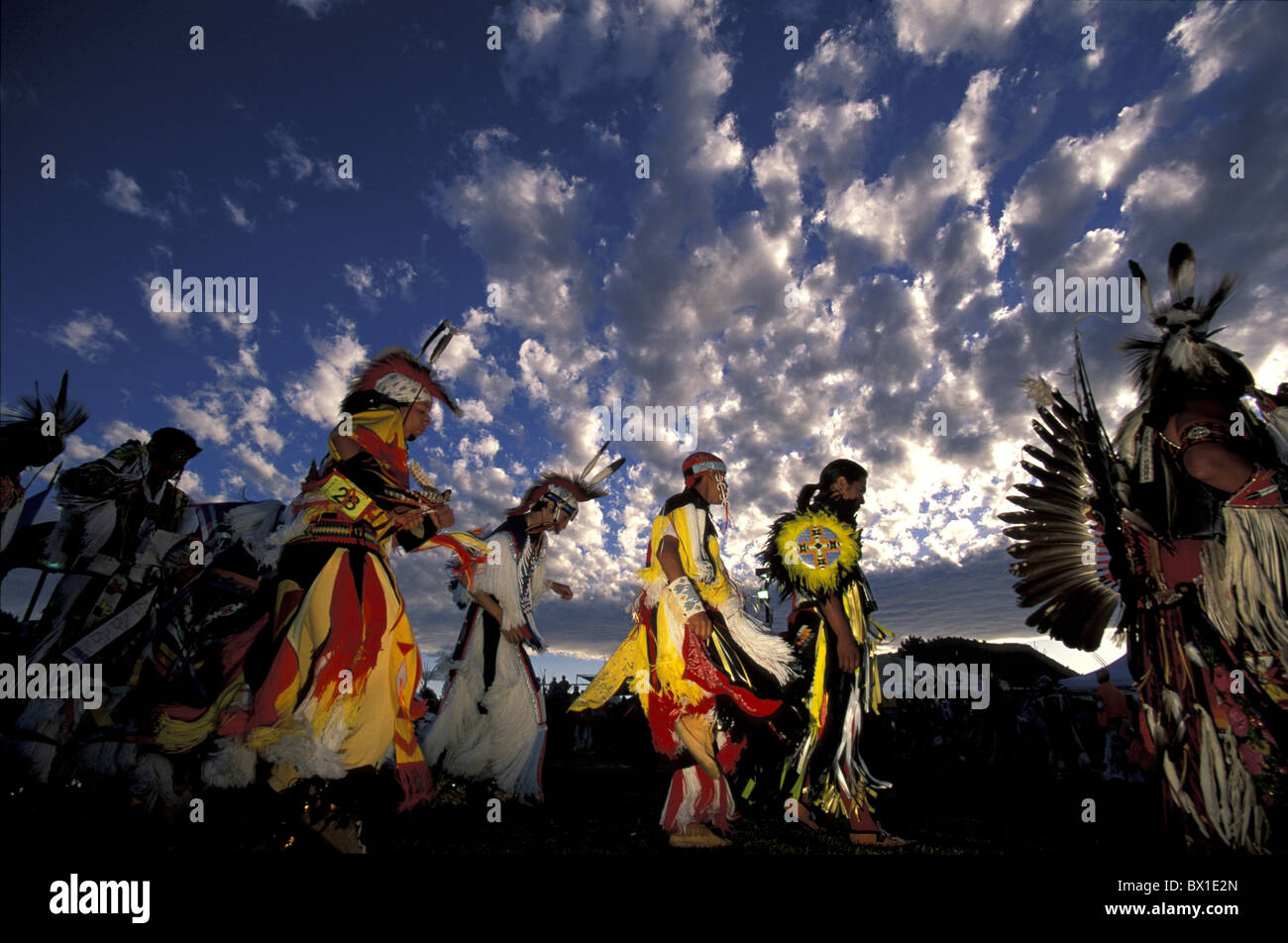 Oregon USA America Stati Uniti Warm Springs Pow Wow danza di tradizione costumi gruppo di nativi americani n. m Foto Stock