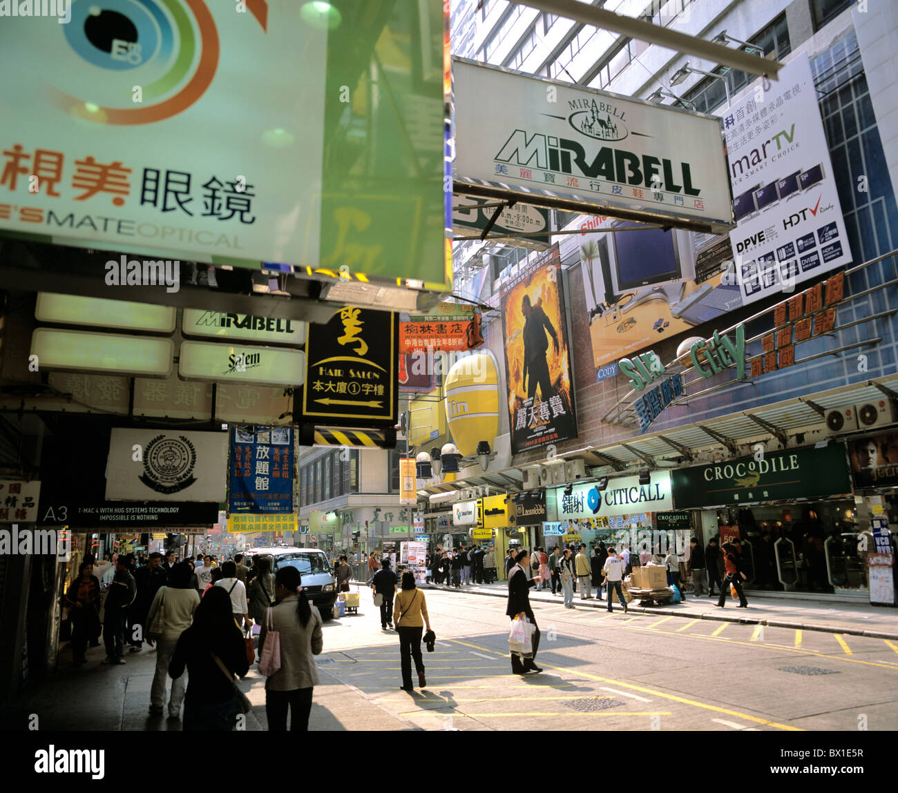 Annuncio Asia Asia Cina Hong Kong Kowloon Mongkok passerby persona pedonale Shanghai Street segni Foto Stock