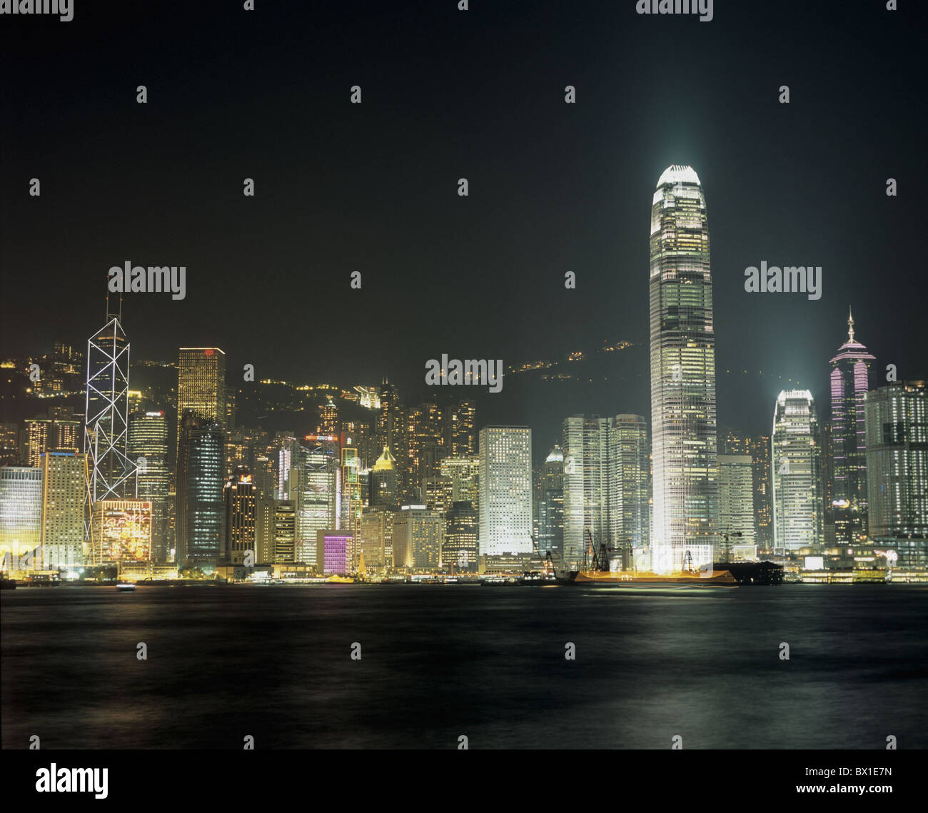 Asia di notte la Cina Asia costa città dell'Isola di Hong Kong Hong Kong notte luci dello skyline di mare città Foto Stock