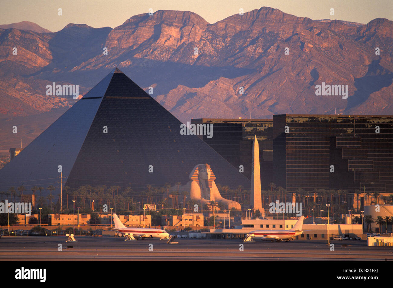 Las Vegas Luxor Hotel Pyramid umore Casino aeroporto McCarran International Airport Airport Nevada USA Americ Foto Stock