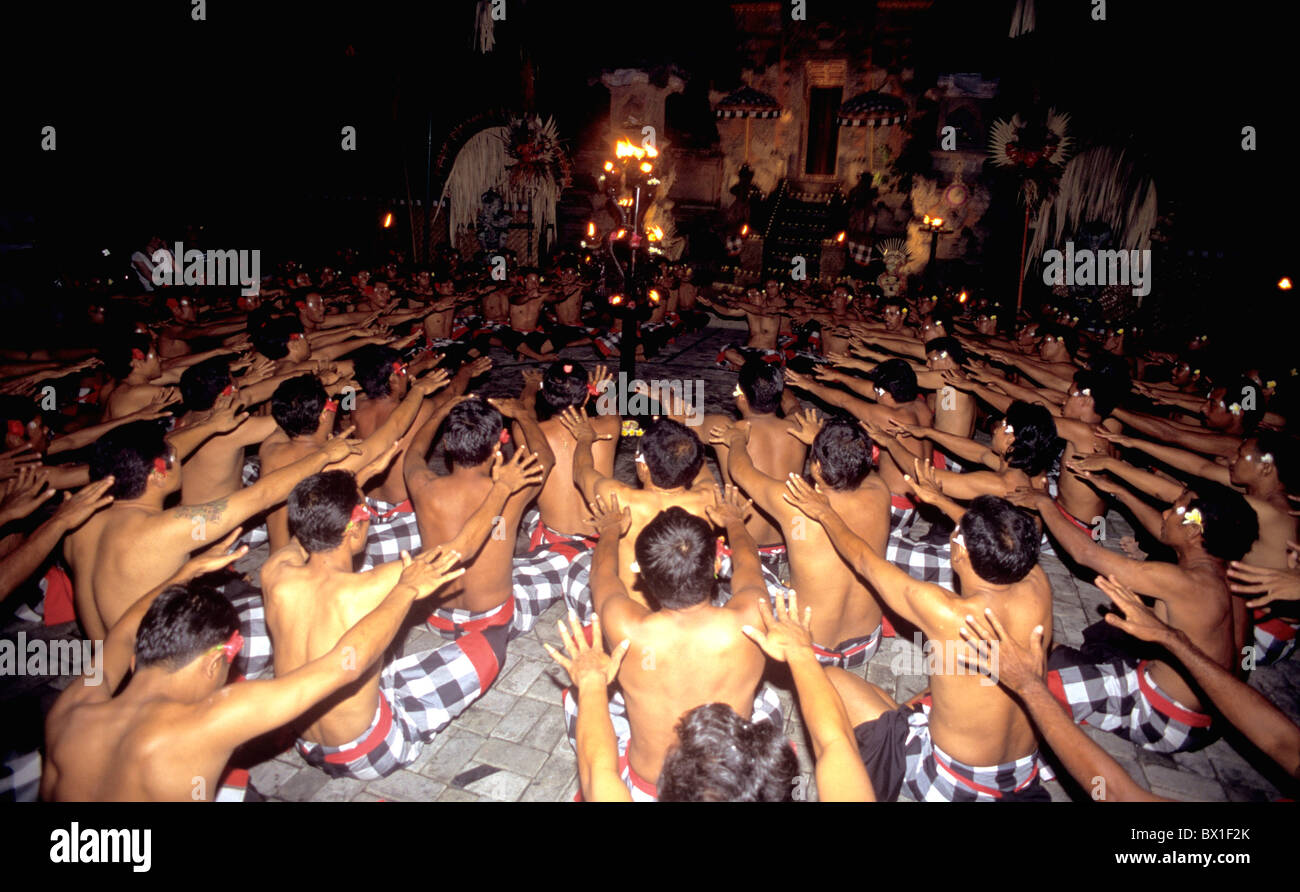 Asia Asia Bali la danza delle scimmie ballerine Desa Ubud tempio induismo Indonesia Kecak nessun modello di rilascio rit Foto Stock