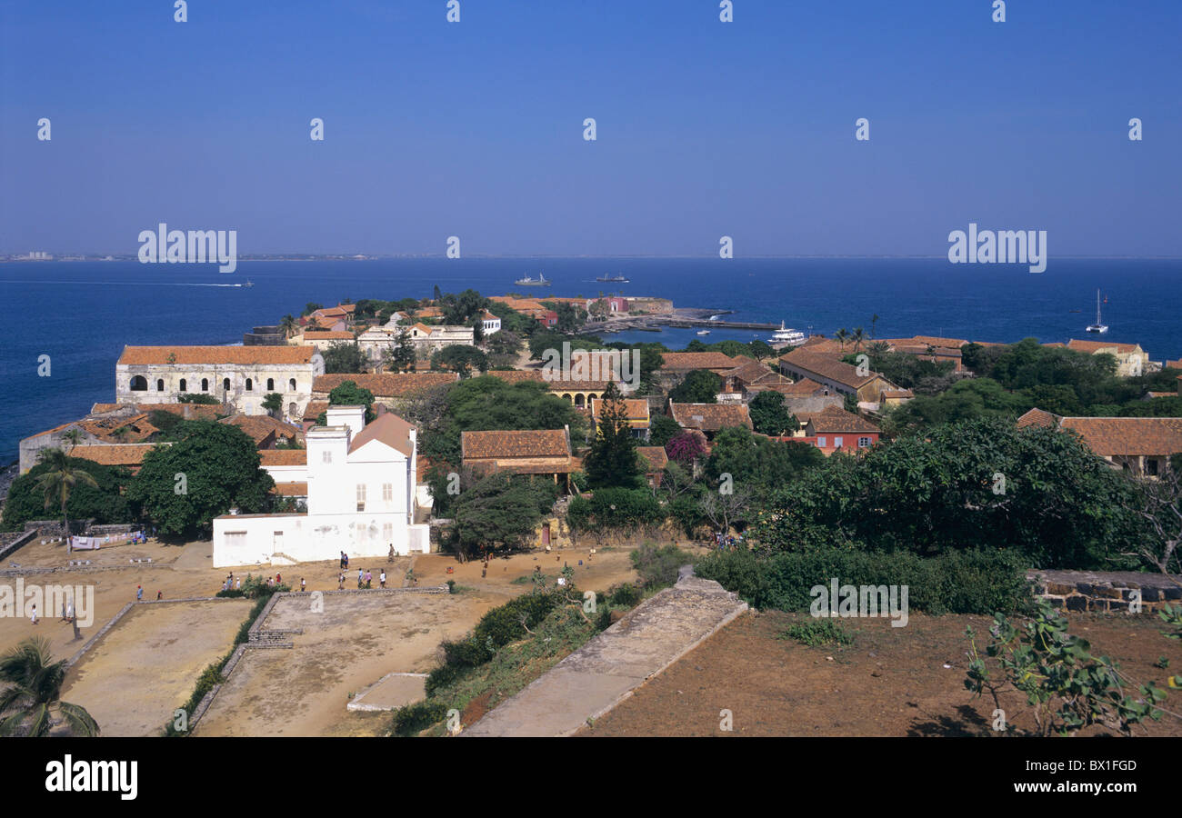 Africa coast ex schiavi case case Ile de Goree tetti panoramica mare Senegal Foto Stock