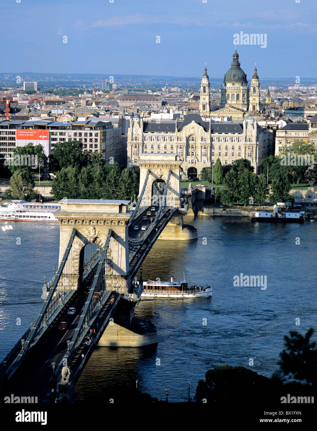 Ponte della città di Budapest Ungheria Europa panoramica Fiume Danubio Szechenyi sospensione ponte città Foto Stock