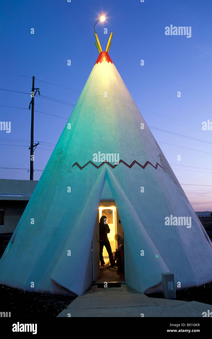 Arizona Holbrook Route 66 USA America Stati Uniti Motel Wigwam Native American tenda tende Tepee notte all'aperto Foto Stock