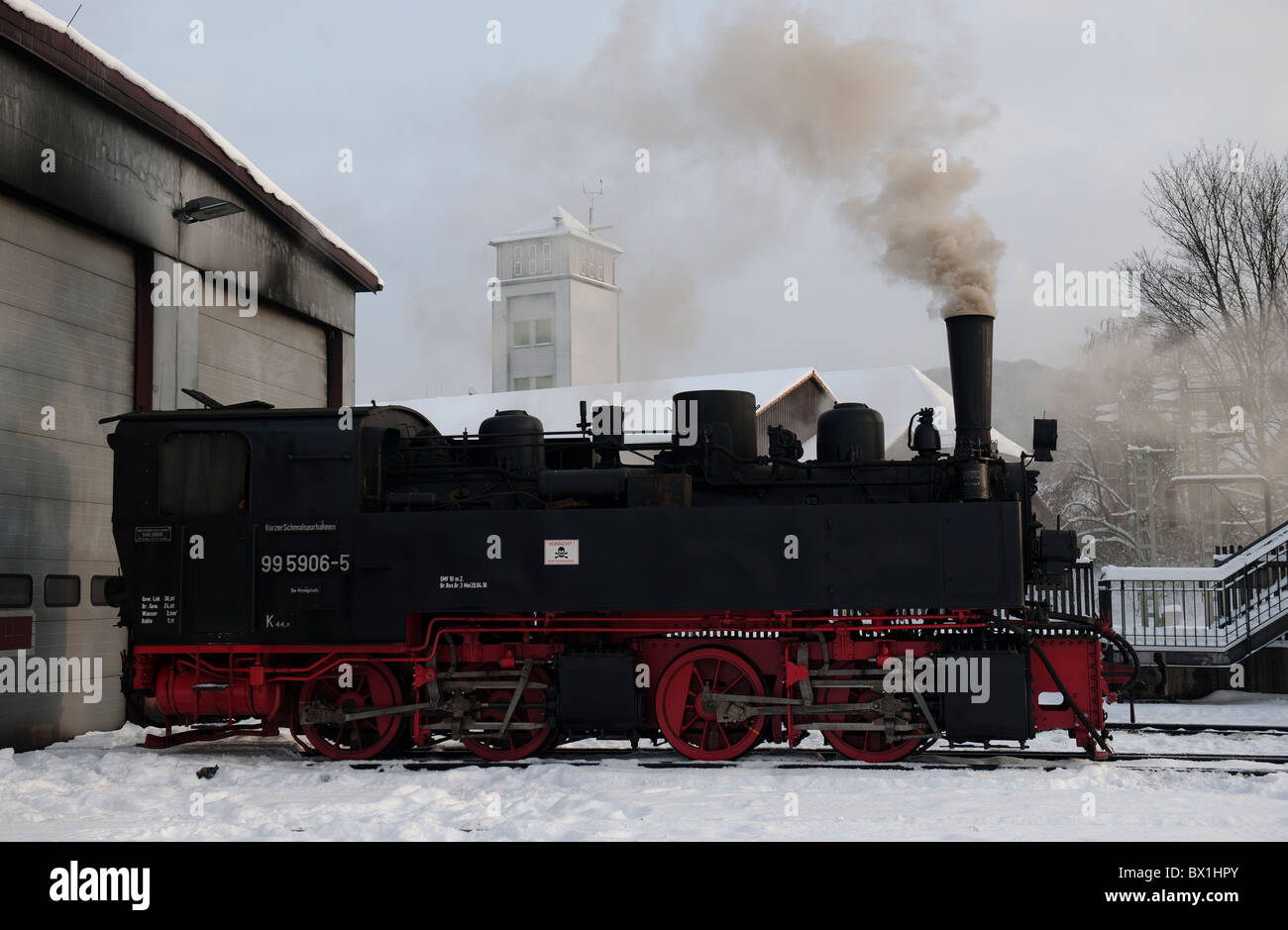 Locomotiva a vapore n. 99 5906-5 a Wernigerode sparso nella neve-1 Foto Stock