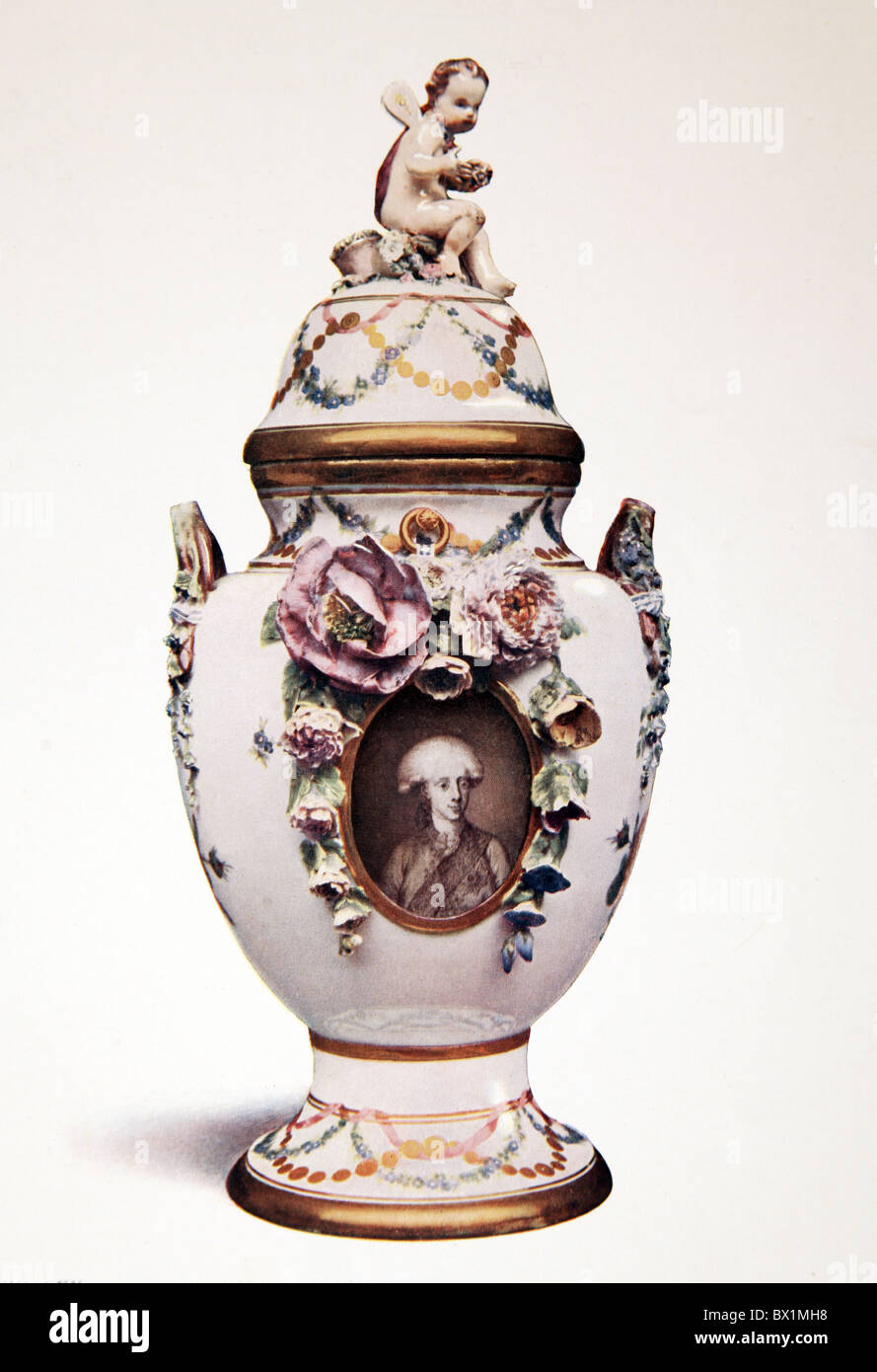 Copenhagen vaso di porcellana e il coperchio con il ritratto del principe ereditario Frederik; Regina Juliane Marie periodo, circa 1785 Foto Stock