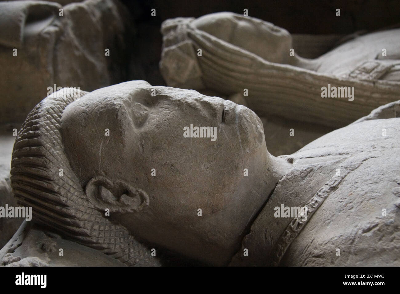 Tomba effigi di Sir John Paulet (morto nel 1437) e sua moglie Costanza nella chiesa parrocchiale di Nunney, Somerset: Foto Stock