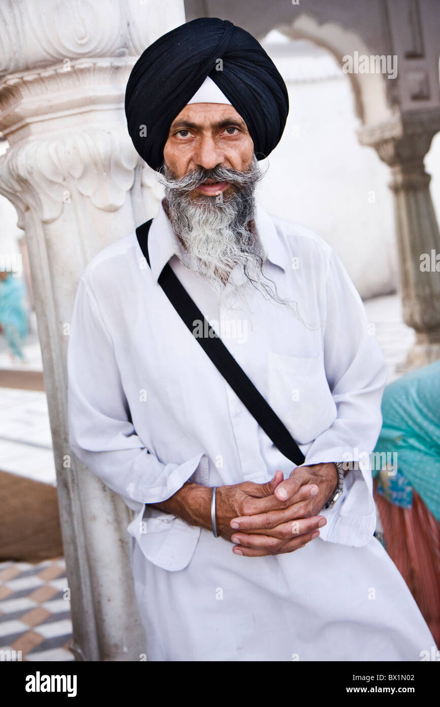 Scatto di una religione Sikh di Amritsar, India presso il Tempio d'oro che è molto famosa per il Sikhismo. Adottate nel giugno 2009. Foto Stock