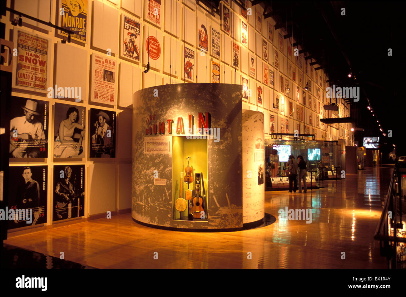 Country Music clamoroso di fama presentano musica museo Nashville Tennessee USA America Stati Uniti visitatore Foto Stock