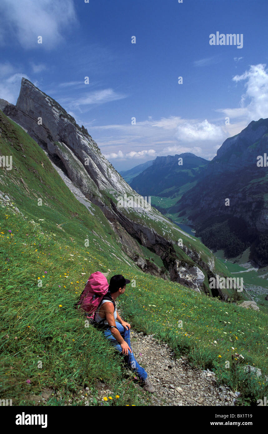 Alpstein Appenzell pausa zaino escursionismo uomo trekking in montagna montagne nessun modello di rilascio resto sport stop Foto Stock