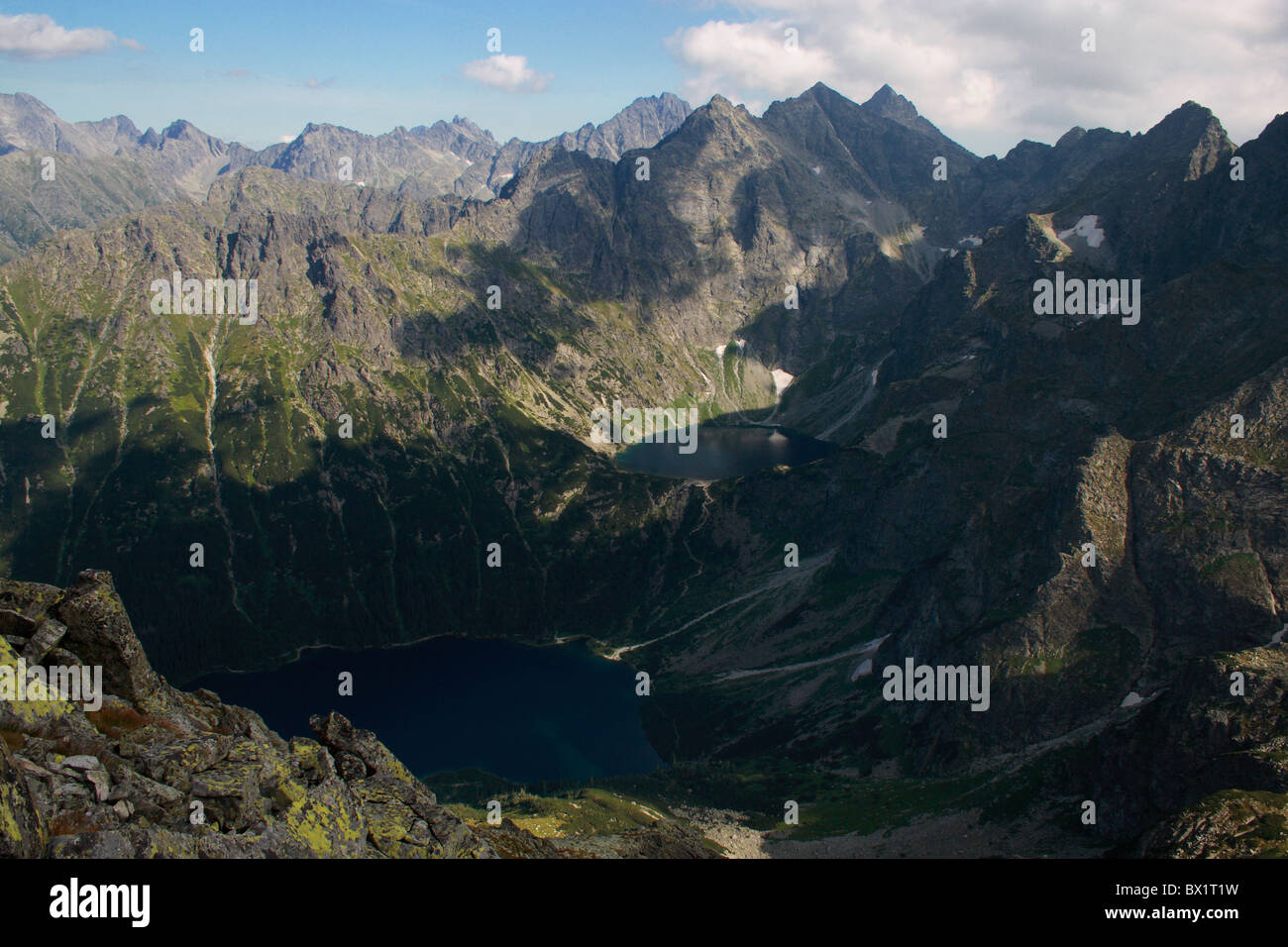 Morskie Oko (lago), Czarny Staw (lago) e Rysy (il picco più alto della Polonia) nei monti Tatra Foto Stock