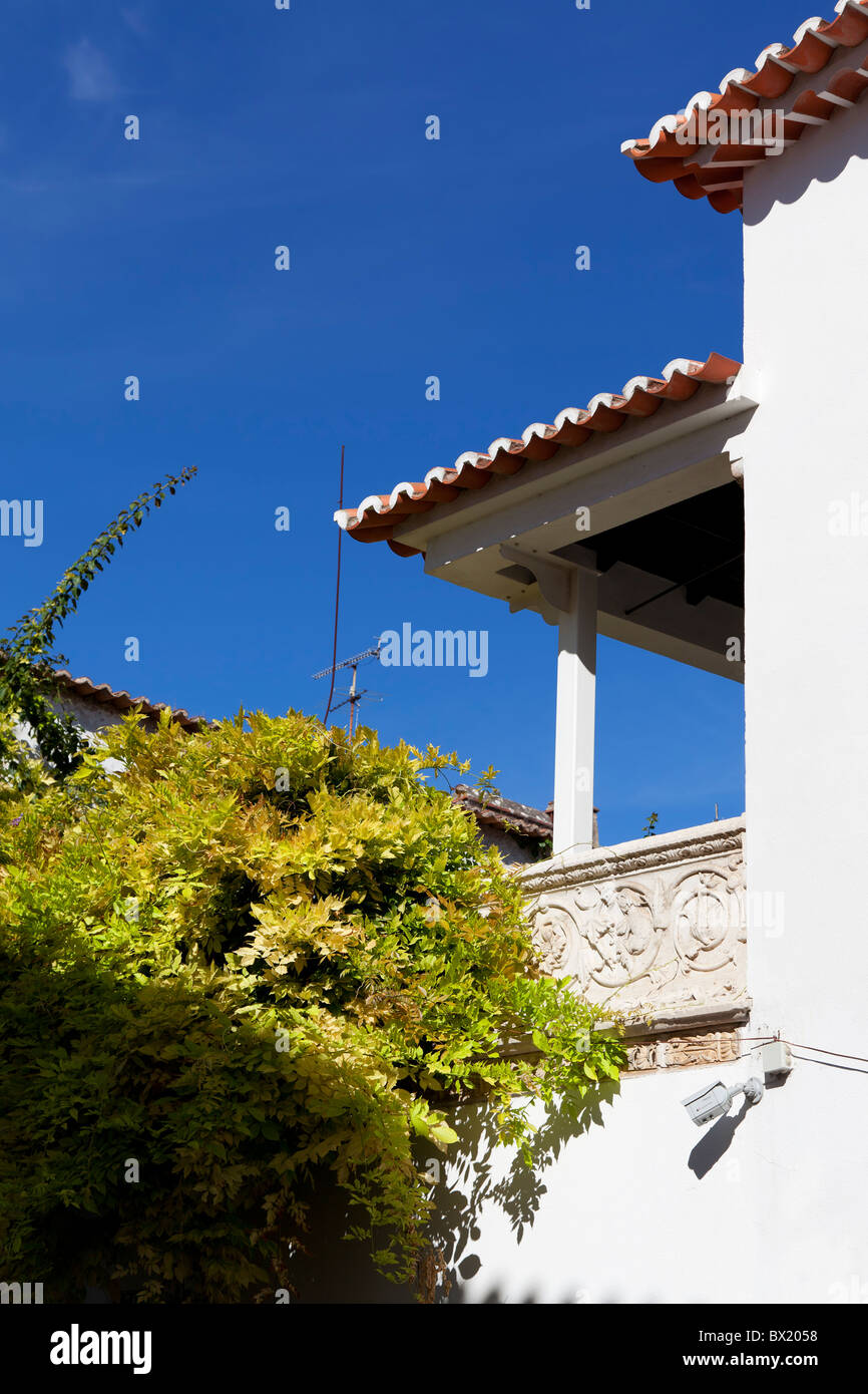 Renaissance balcone decorato con bassorilievi (Varanda Renascença) nella città di Santarém, Portogallo. Foto Stock