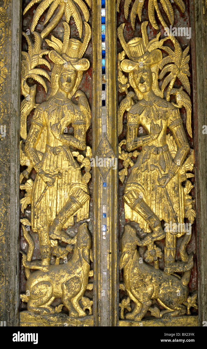 Laos Asia Luang Prabang carving porta scultura di Golden storicamente Paesi Bassi Olanda Europa Holland Euro Foto Stock