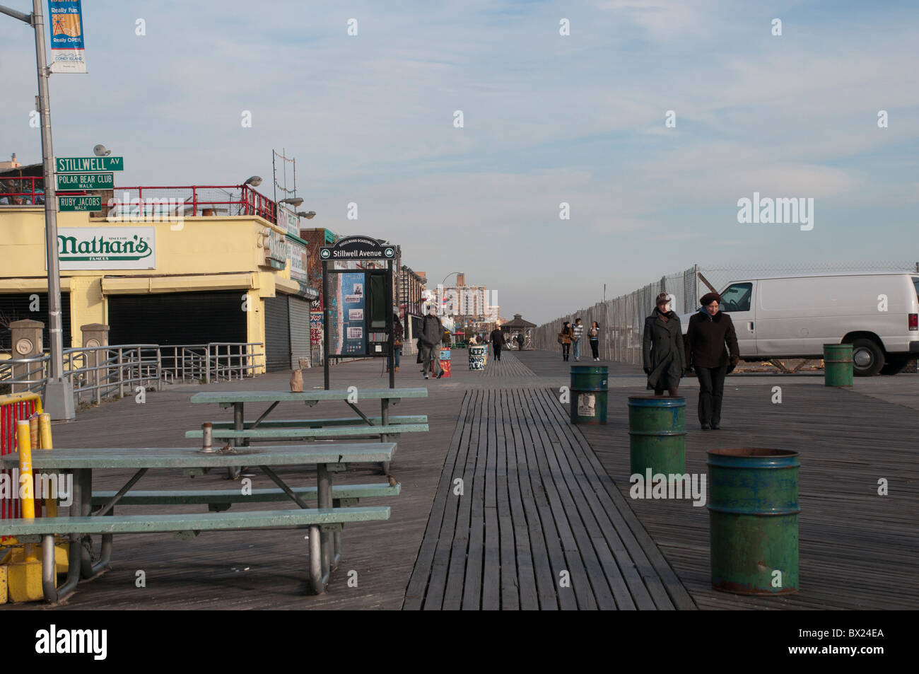 Il Coney Island boardwalk, Brooklyn, New York. Foto Stock