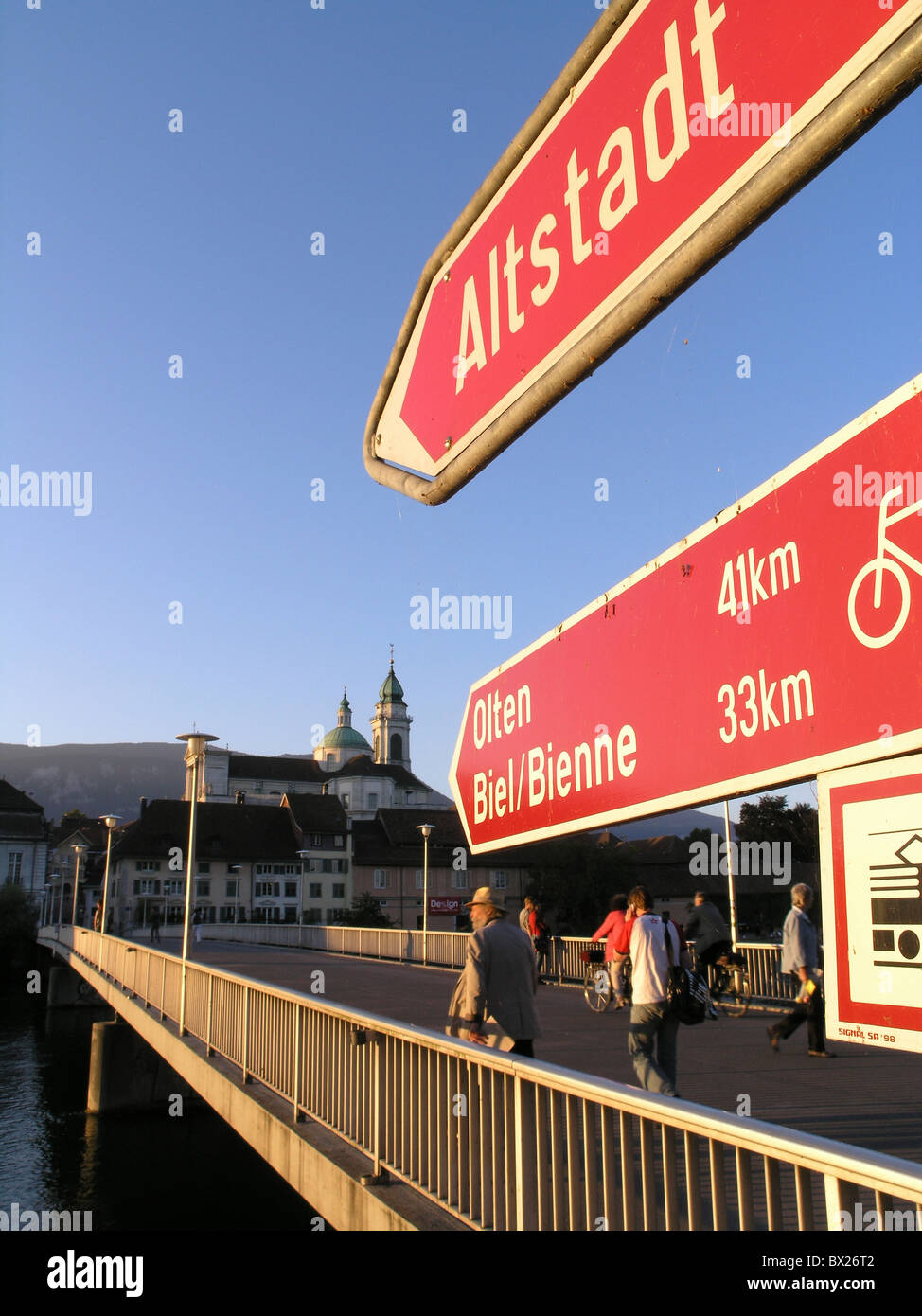 Aare BICICLETTA Bicicletta percorso modo Bicicletta Biciclette Bike Bike Bike Città Colore Colore cicli di ciclo Foto Stock