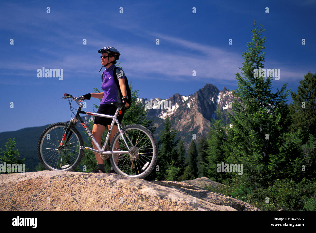 Scorfano di Norvegia Lago 10816993 a dente di sega di mountain bike Mountain bike donna bici Bicicletta sport sport per il tempo libero montagne Montagne Rocciose Foto Stock