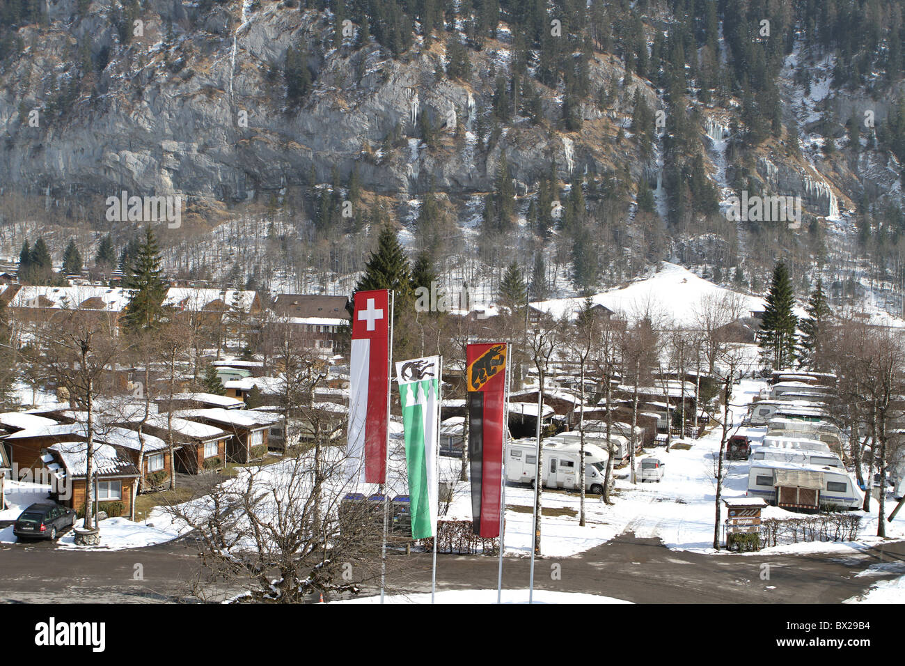 Lauterbrunnen, Svizzera - vacanza chalet e caravan park in inverno Foto Stock