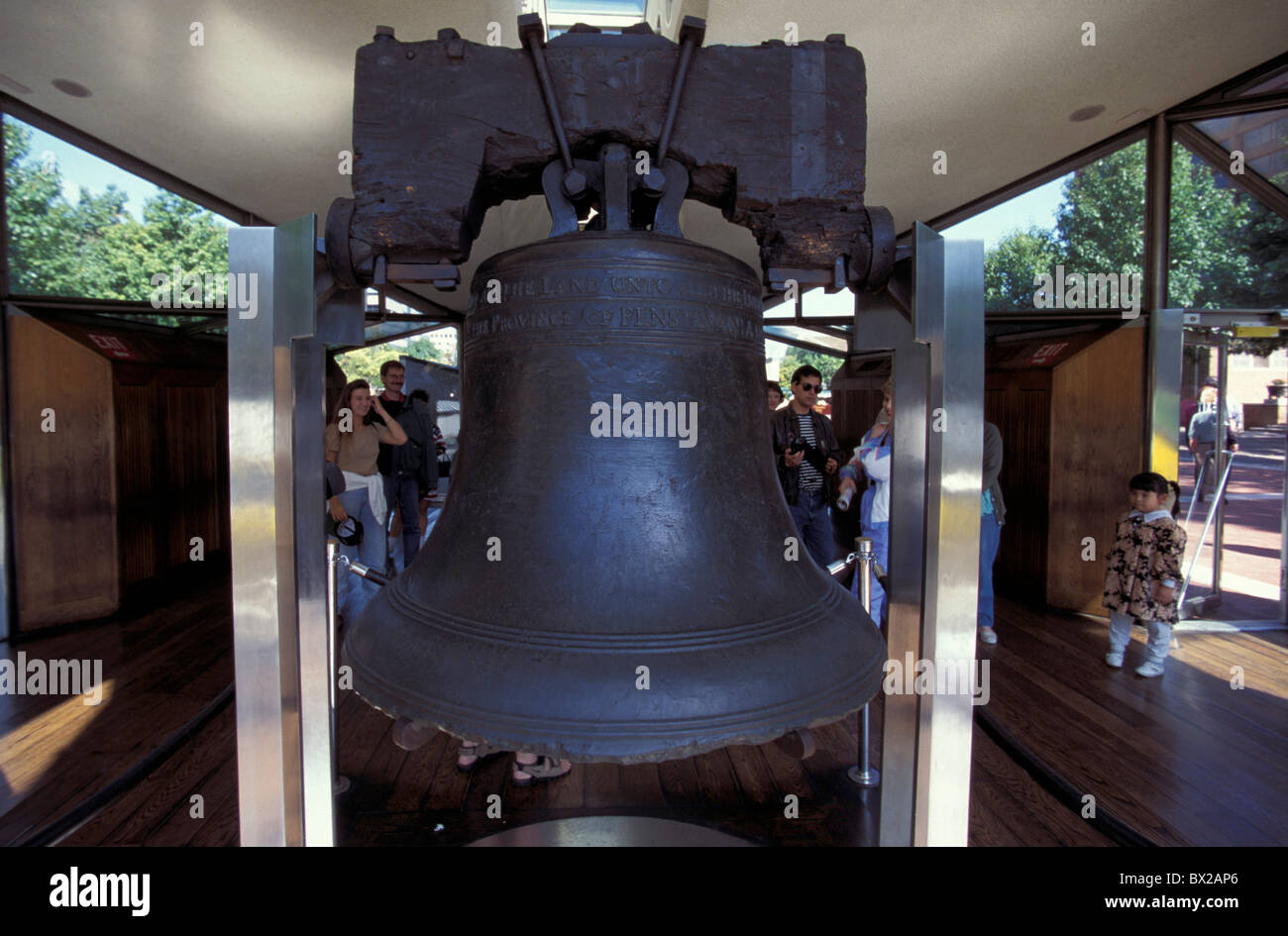 Liberty Bell e la campana della libertà bell'Independence National Park parco storico della Dichiarazione Americana di Indipendenza Foto Stock