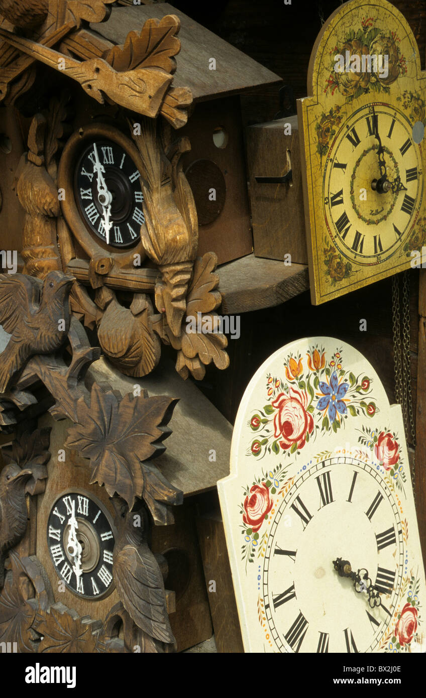 Orologio a cucù orologi simbolo Vecchia Foresta Nera Germania Europa  clockface ore di tempo antico close-up completa la fram Foto stock - Alamy
