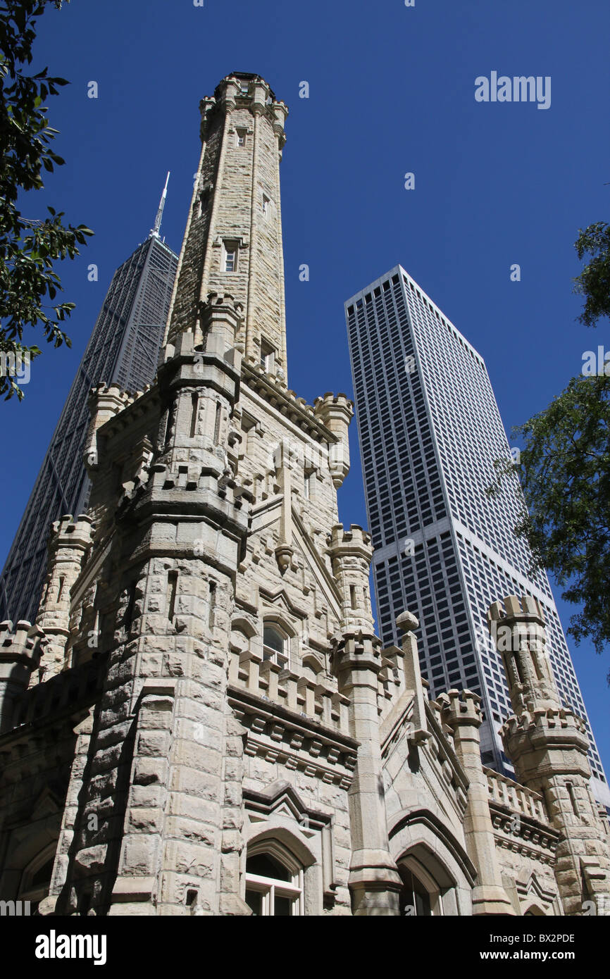 Vecchia Chicago Water Tower e John Hancock Center Foto Stock