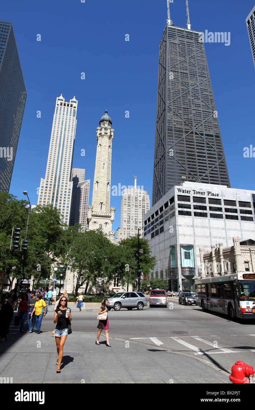 Vecchia Chicago Water Tower e John Hancock Center Foto Stock