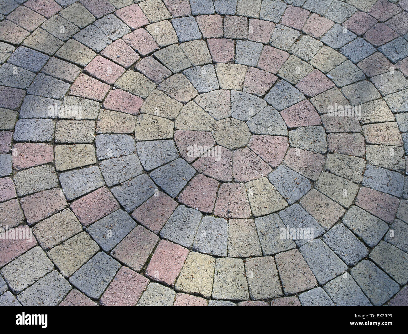 Cerchi concentrici acciottolato round pavimentazione Pietre per pavimentazione posizionare gli anelli di struttura di pietre Foto Stock