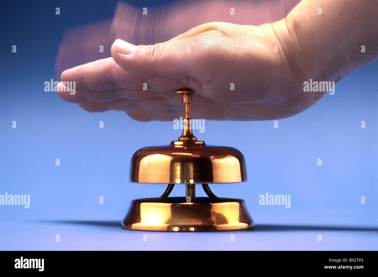 Azione attività Adulti Adulti assistenza campana attenzione campane chiamate chiamate chiamate Close-up Colore Colore Co Foto Stock