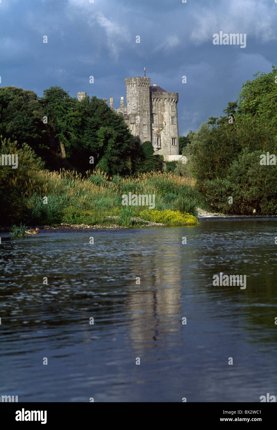 Castello di Kilkenny sul Fiume Nore, città di Kilkenny, nella Contea di Kilkenny, Irlanda Foto Stock