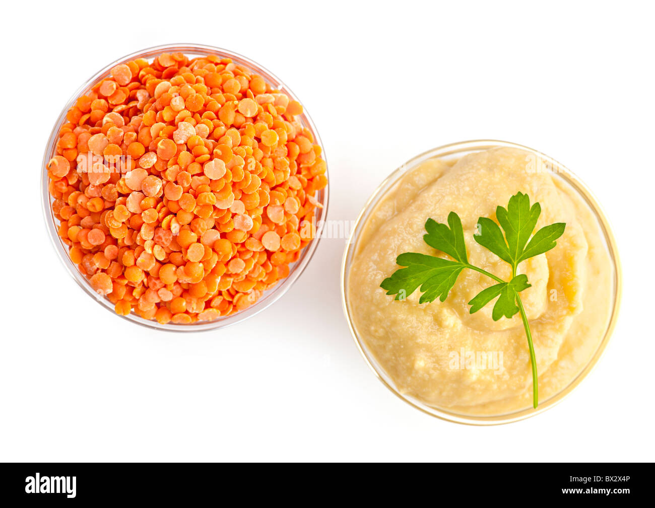 Di lenticchie rosse e lentil hummus in ciotole da sopra Foto Stock