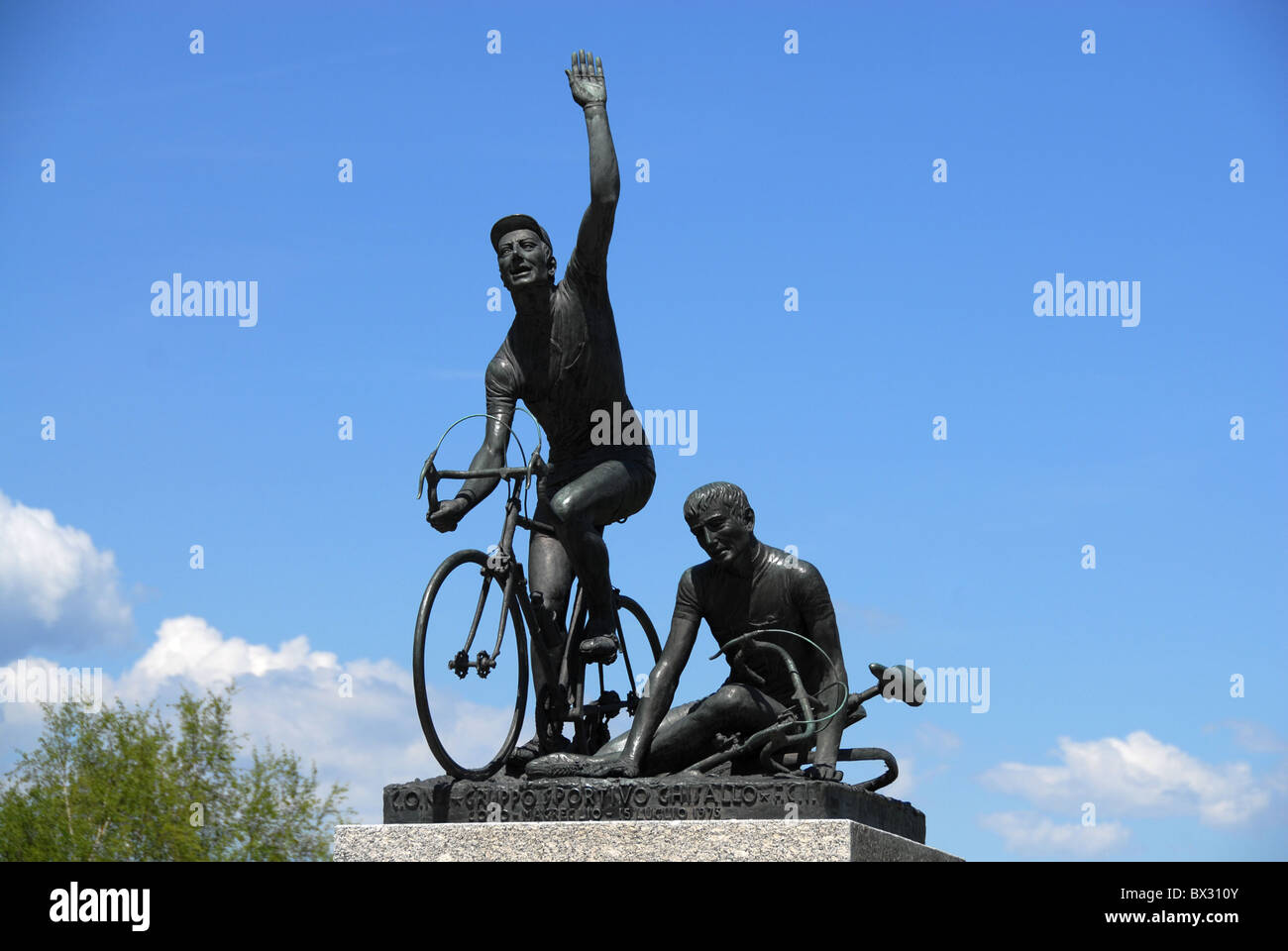 Bicycler statua al Santuario della Madonna di Ghisallo, Lago di Como, Italia Foto Stock