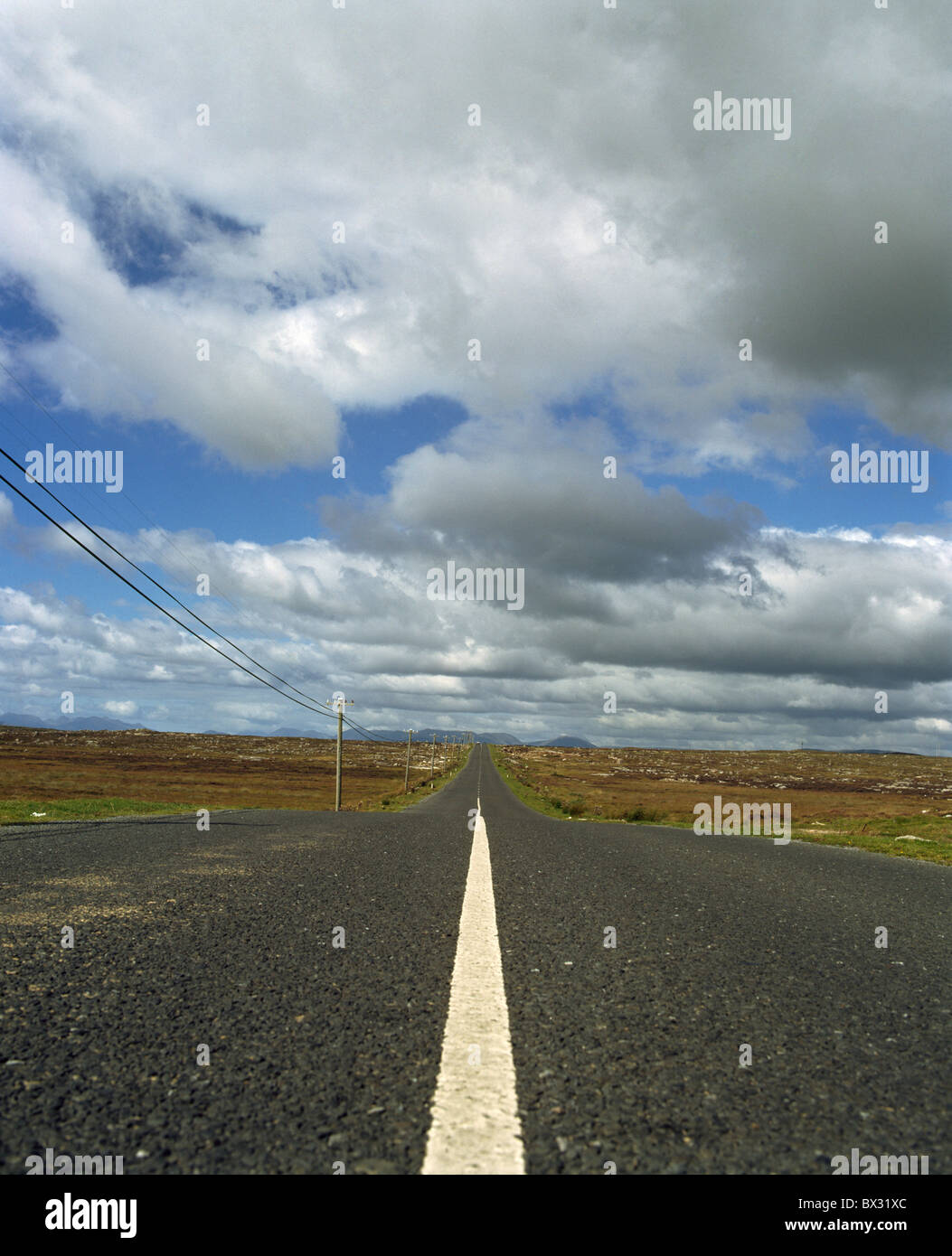 Road, nella contea di Galway, Irlanda Foto Stock