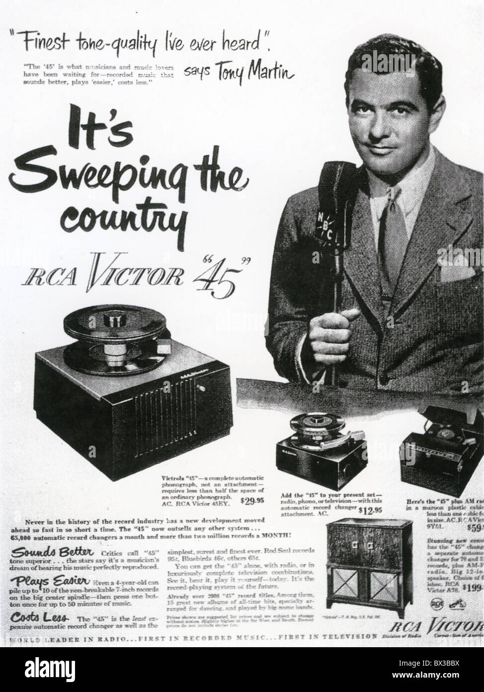 TONY MARTIN US cantante promuovendo la RCA Victor 45 record giocatore in un 1948 annuncio Foto Stock