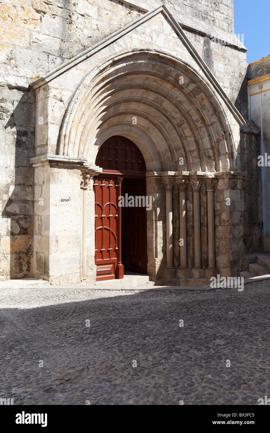 São João de Alporão chiesa costruita dai Cavalieri Ospitalieri. Xii/XIII secolo in stile romanico e gotico. Città di Santarém, Portogallo Foto Stock