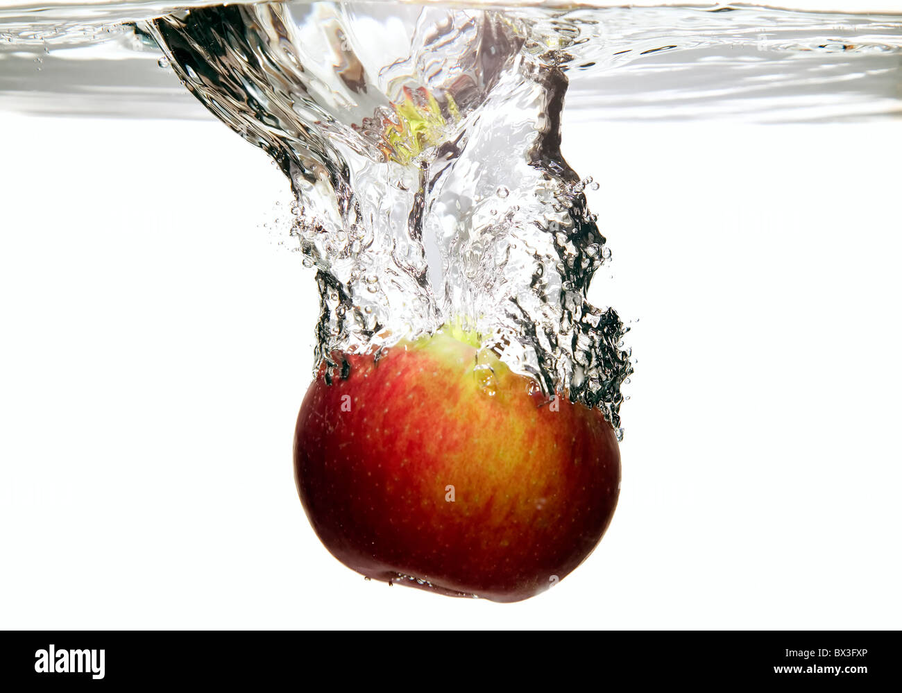 Frutta rossa Apple è sceso in acqua Foto Stock
