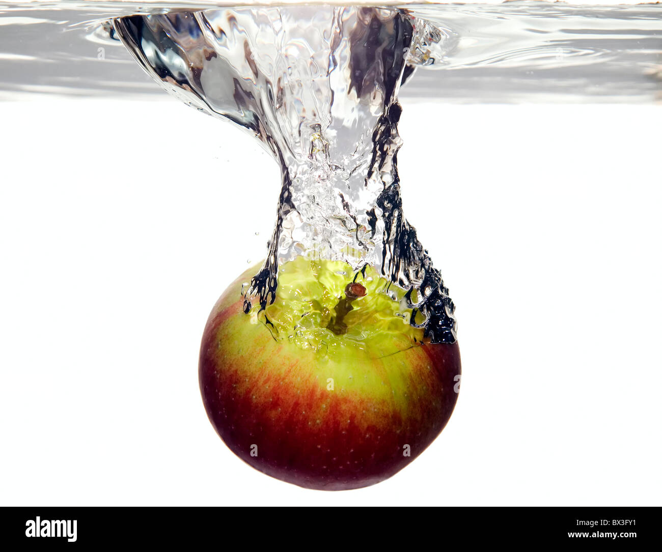 Frutta rossa Apple è sceso in acqua Foto Stock
