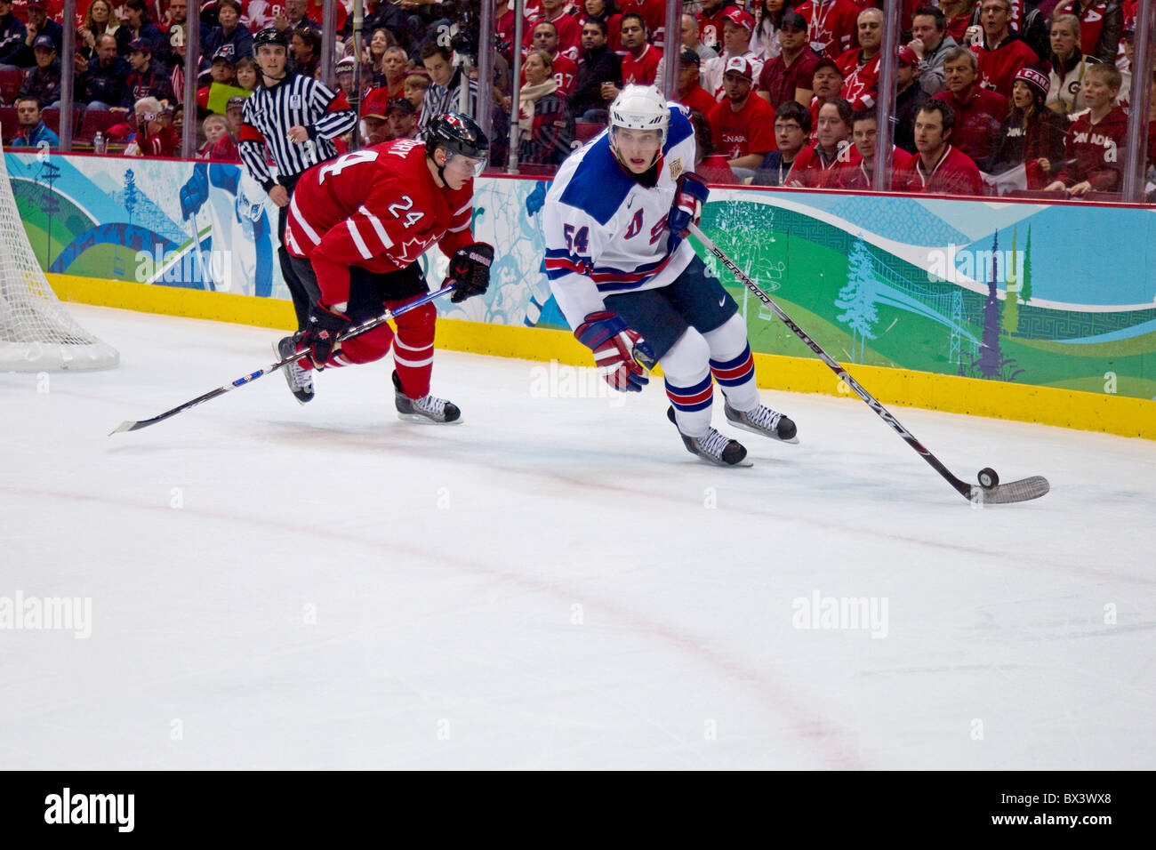 Invernali di Vancouver 2010; Mens hockey; USA vs Canada; #24 Corey Perry; #54 Bobby Ryan Foto Stock