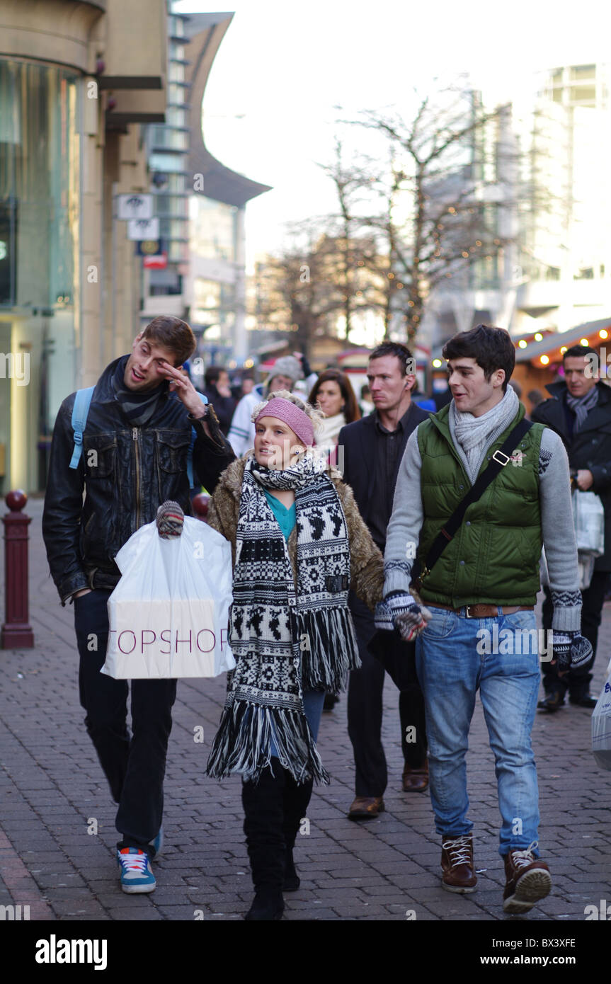 I giovani consumatori in Manchester Foto Stock